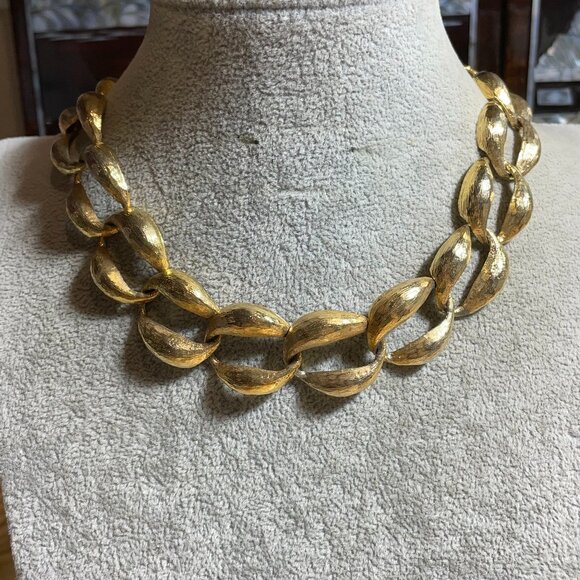 Vintage 90s Chunky Large Links Gold Tone Collar Choker Necklace 16” L - Picture 1 of 6